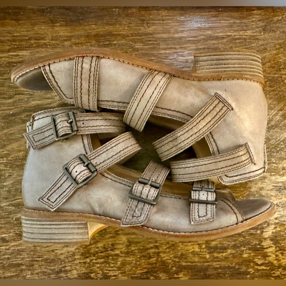 🌸Gimmicks Leather Sandal by BKE Buckle - Picture 7 of 15